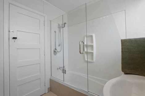 Photo of property in 16 Epsom Road, Sockburn, Christchurch, 8042