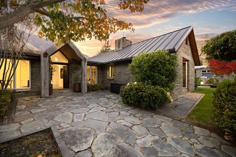 Photo of property in 12 Amber Close, Arthurs Point, Queenstown, 9371