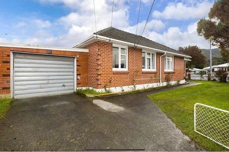 Photo of property in 53 Totara Park Road, Clouston Park, Upper Hutt, 5018