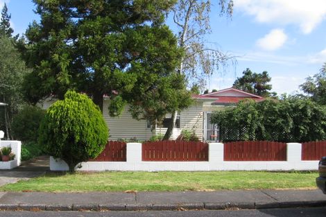 Photo of property in 8 Kingdale Road, Henderson, Auckland, 0610