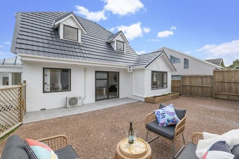 Photo of property in 226 East Coast Road, Forrest Hill, Auckland, 0620