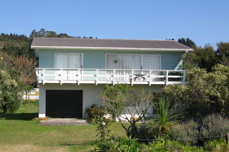 Photo of property in 38 Marine Parade, Cooks Beach, Whitianga, 3591