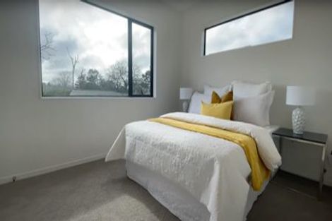 Photo of property in 2/34 Edmonton Road, Henderson, Auckland, 0612