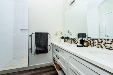 Photo of property in 166 Foster Road, Temple View, Hamilton, 3290