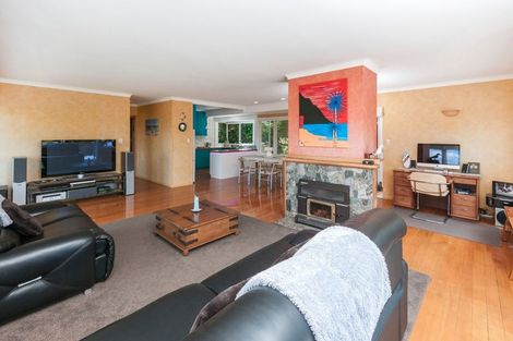 Photo of property in 80 Marine Parade, Mellons Bay, Auckland, 2014