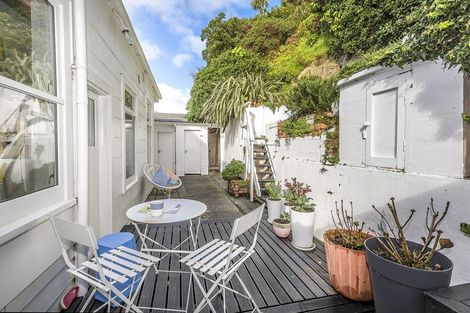 Photo of property in 147 Marine Parade, Seatoun, Wellington, 6022