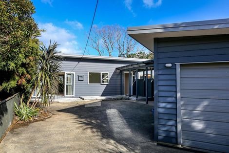 Photo of property in 82 Wairau Road, Oakura, 4314