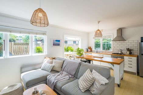 Photo of property in 16 Renown Road, Raumati South, Paraparaumu, 5032