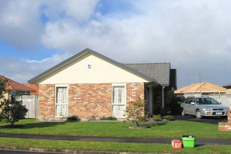 Photo of property in 6 Brompton Place, Burswood, Auckland, 2013