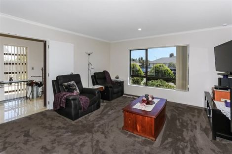 Photo of property in 9 Mccall Drive, Waiuku, 2123
