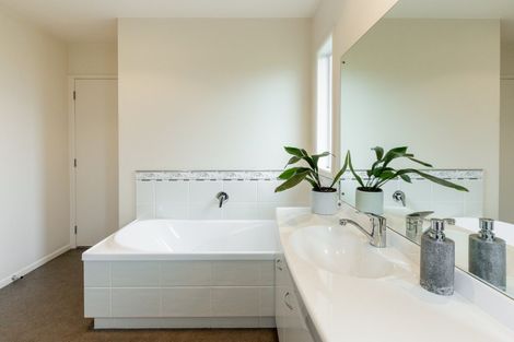 Photo of property in 12 Fairview Place, Havelock North, 4130