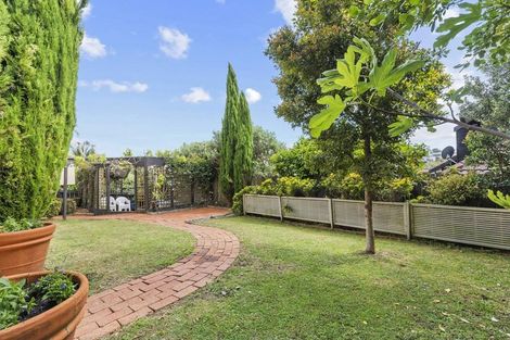 Photo of property in 2/47 Rangitoto Terrace, Milford, Auckland, 0620