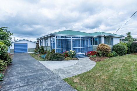 Photo of property in 1 Dixon Street, Waimate, 7924