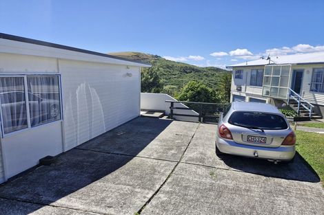 Photo of property in 64a Baylands Drive, Newlands, Wellington, 6037