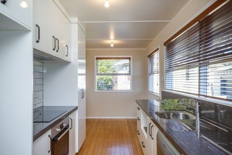 Photo of property in 4 Perth Place, Awapuni, Palmerston North, 4412