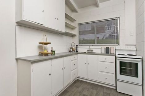 Photo of property in 2/6 Anne Road, Hillcrest, Auckland, 0627