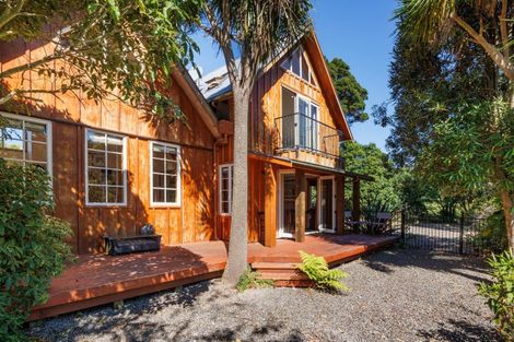 Photo of property in 355 Turitea Road, Turitea, Palmerston North, 4472