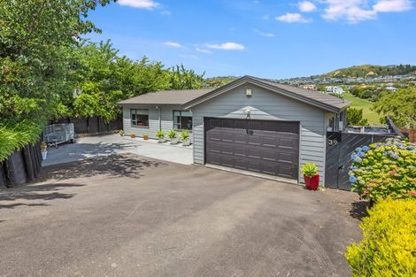 Photo of property in 39 Saunders Close, Whitby, Porirua, 5024