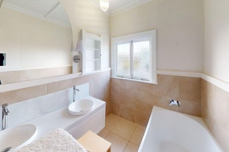 Photo of property in 10 Saint Johns Avenue, Palmerston North, 4414