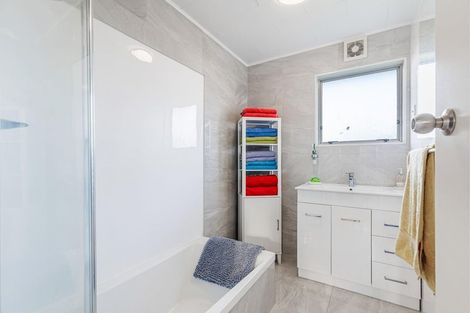 Photo of property in 12 Raelene Place, Massey, Auckland, 0614