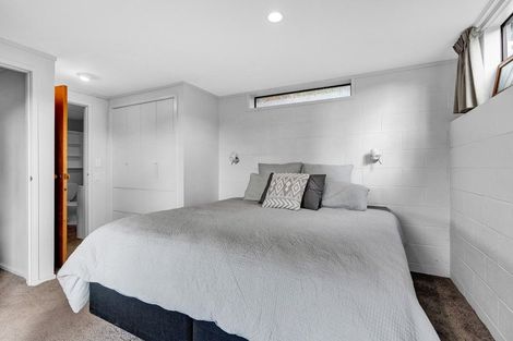 Photo of property in 6 Winstone Place, Highlands Park, New Plymouth, 4312