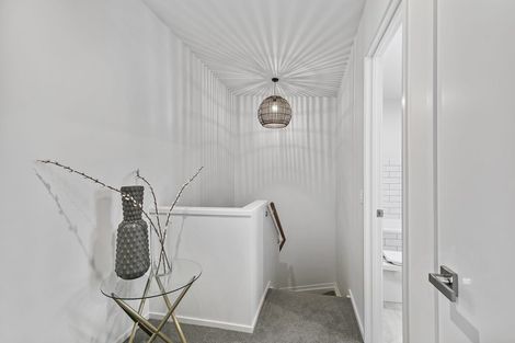 Photo of property in 14e Ropata Avenue, Point England, Auckland, 1072