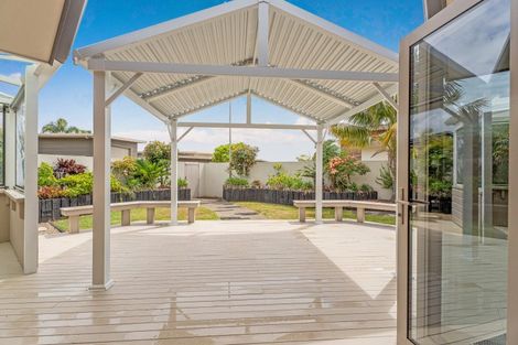 Photo of property in 20 Waitotara Way, Whitianga, 3510