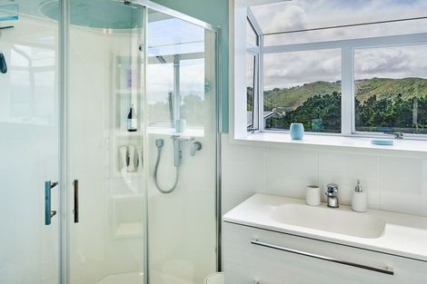 Photo of property in 102 Homebush Road, Khandallah, Wellington, 6035