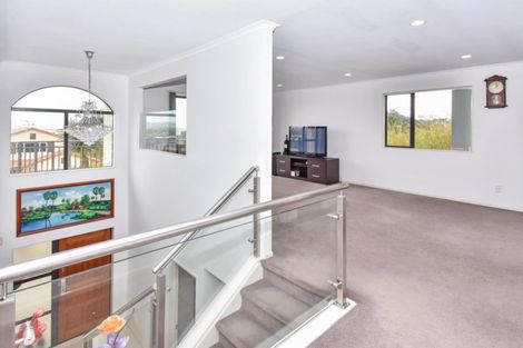 Photo of property in 55 Saralee Drive, Manurewa, Auckland, 2105