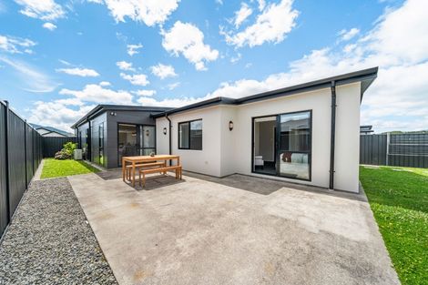 Photo of property in 19 Te Kaeaea Crescent, Wallaceville, Upper Hutt, 5018