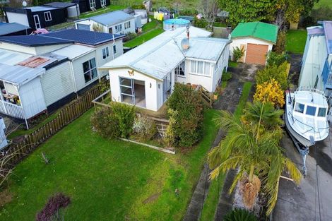 Photo of property in 18 Bertram Road, Kawakawa Bay, 2585