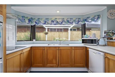 Photo of property in 6 Kuripaka Crescent, The Gardens, Auckland, 2105