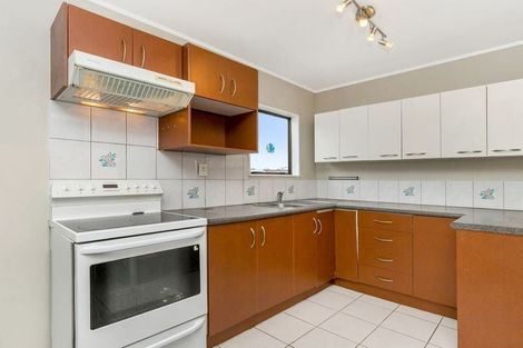 Photo of property in 2/9 Maplesden Drive, Clendon Park, Auckland, 2103