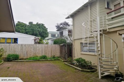 Photo of property in 8 Riro Street, Point Chevalier, Auckland, 1022