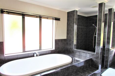 Photo of property in 38 Arahiwi Grove, Tirohanga, Lower Hutt, 5010