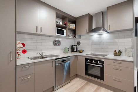 Photo of property in 31 Tuuhura Road, Pukekohe, 2120