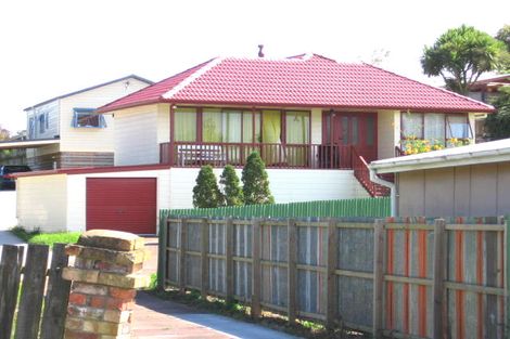 Photo of property in 32 Trojan Crescent, New Lynn, Auckland, 0600