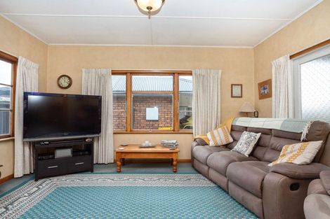 Photo of property in 50 Mcphee Street, Dannevirke, 4930