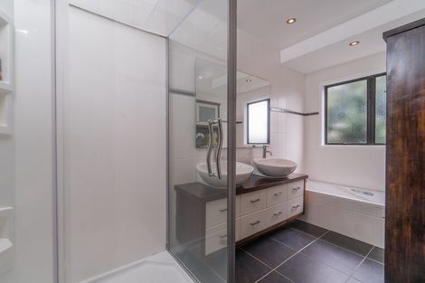 Photo of property in 27 Kiwi Esplanade, Mangere Bridge, Auckland, 2022