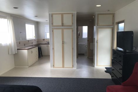 Photo of property in 3 Shepherds Road, Papakura, 2110