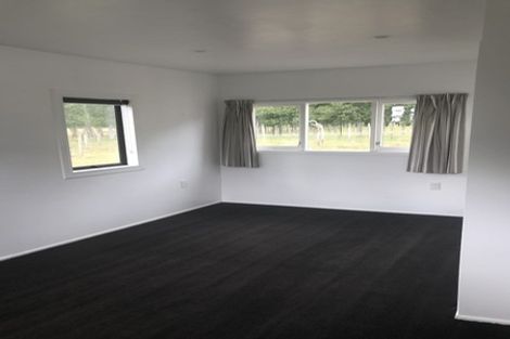 Photo of property in 60 Lathrope Road, Kumeu, 0892