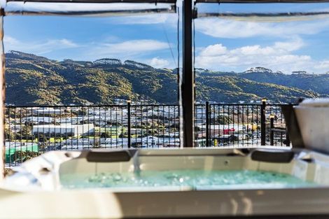 Photo of property in 10 Omaka Place, Aotea, Porirua, 5024