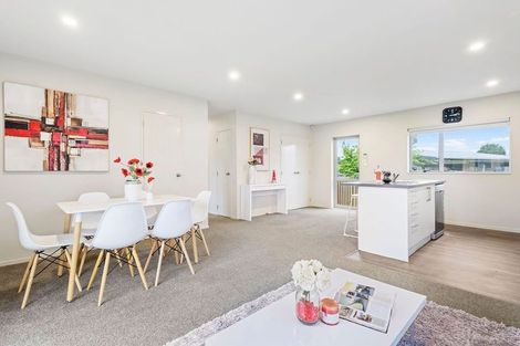 Photo of property in 2/1 Clarice Place, Takanini, 2112