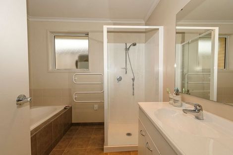 Photo of property in 3 Anna Lane, Glen Eden, Auckland, 0602