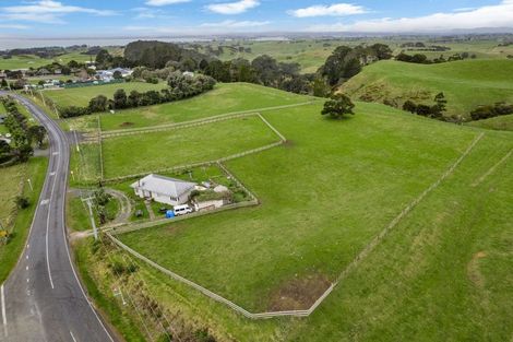 Photo of property in 2594 Awhitu Road, Awhitu, 2684