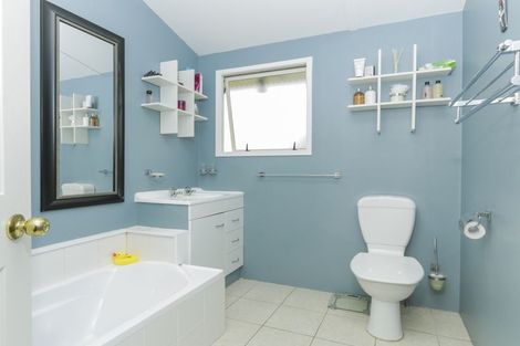 Photo of property in 21 Denarius Lane, Glendene, Auckland, 0602