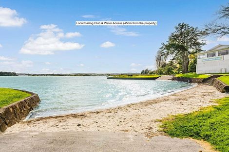 Photo of property in 1/1 Tawa Road, Te Atatu Peninsula, Auckland, 0610