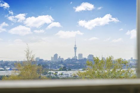 Photo of property in 21 Denarius Lane, Glendene, Auckland, 0602