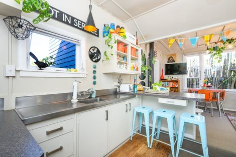 Photo of property in 15 Hall Place, Foxton Beach, Foxton, 4815