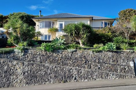 Photo of property in 9 South Road, Moturoa, New Plymouth, 4310